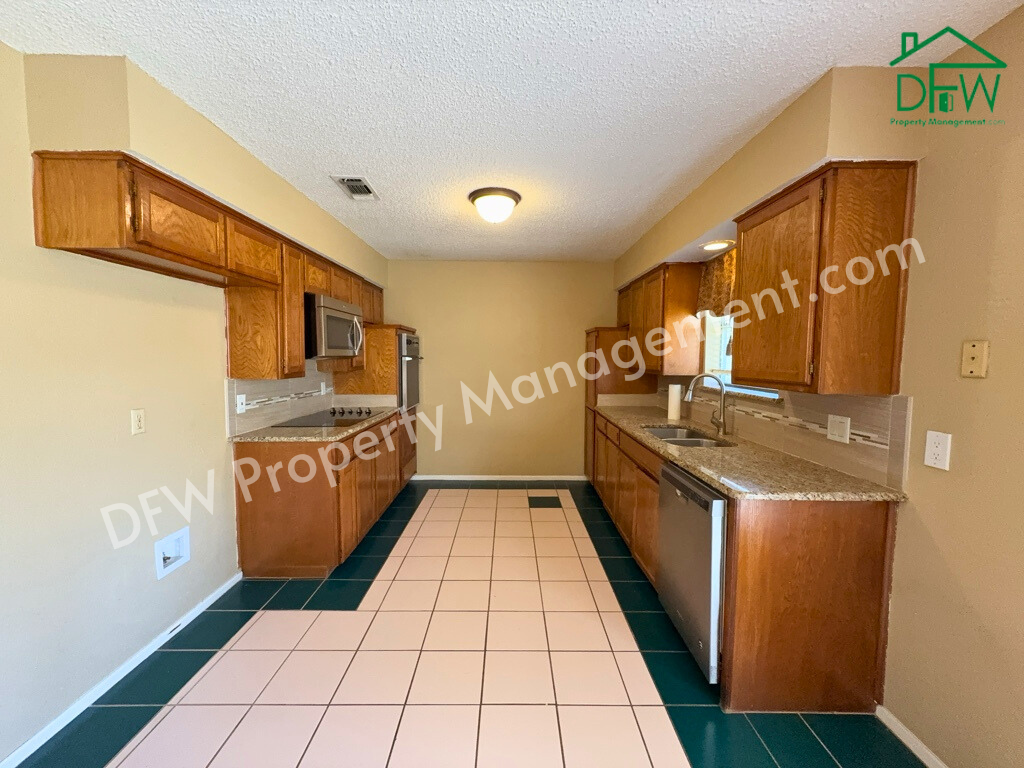 5604 Ember Dr - Photo 5 of 38