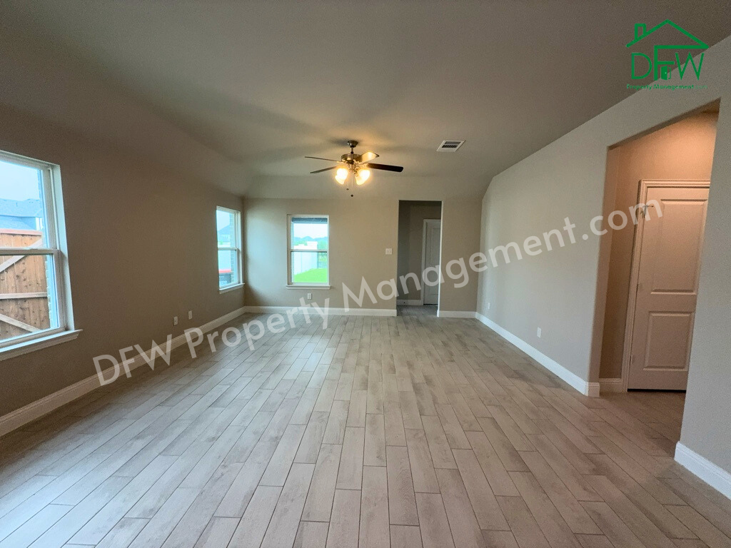 612 Amenduni Ln - Photo 2 of 40