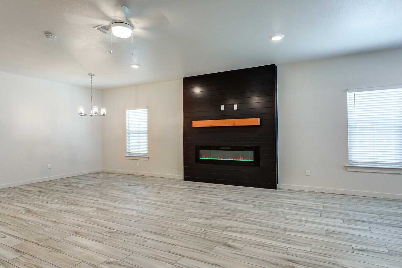 7052 41st St - Photo 4 of 34