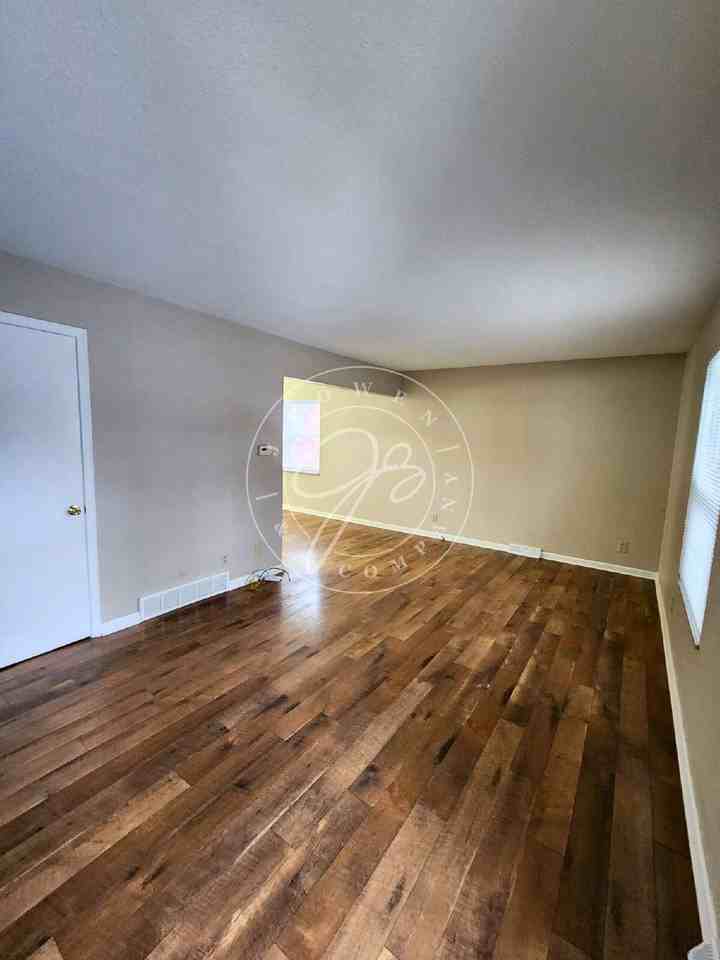 3854 Sheffield Ct - Photo 4 of 29