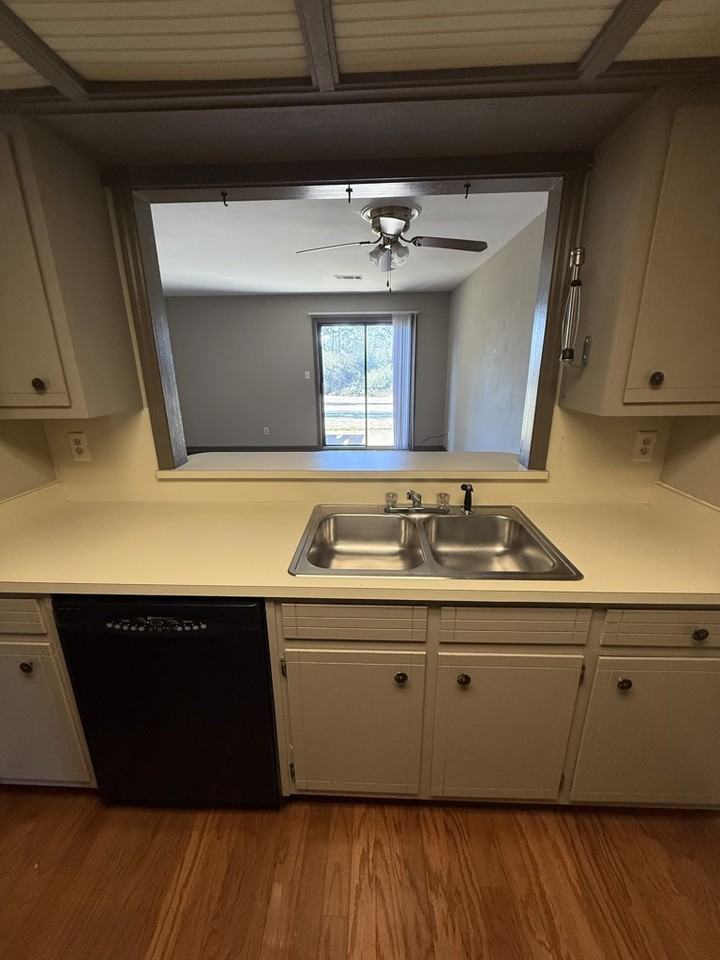 3925 Mountain View Rd Apt B5 - Photo 6 of 20