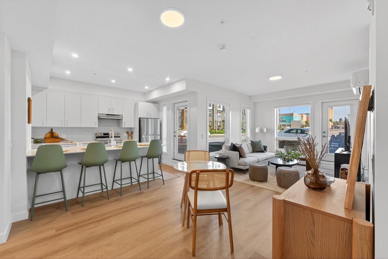 Kings Landing Apartment - Photo 3 of 39