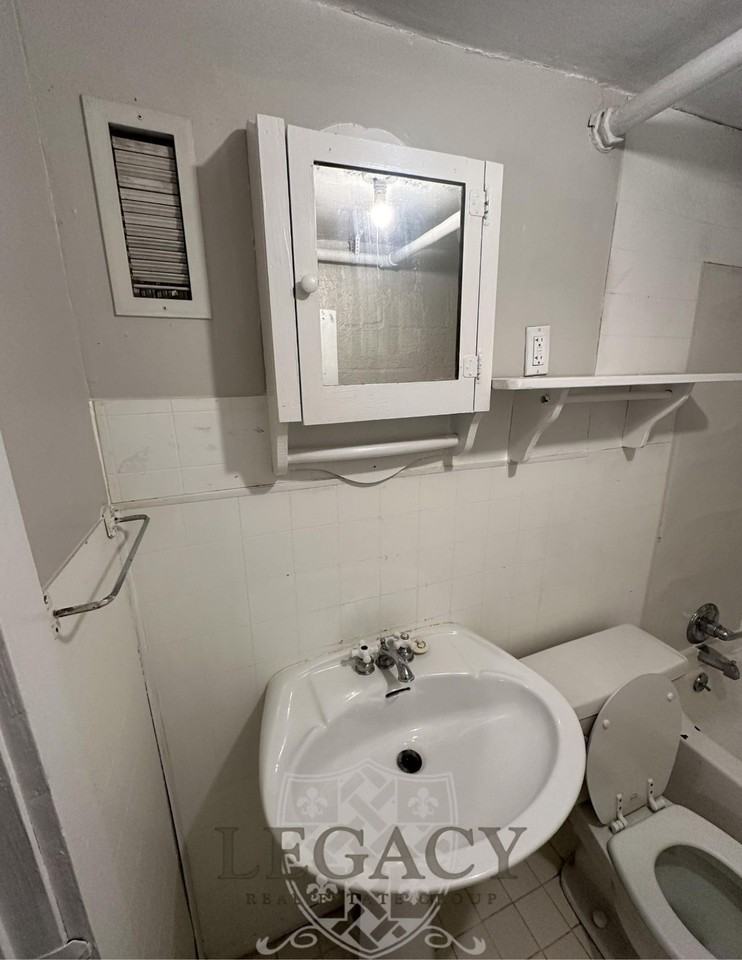 1517 Sweetbriar Ave #C - Photo 3 of 12