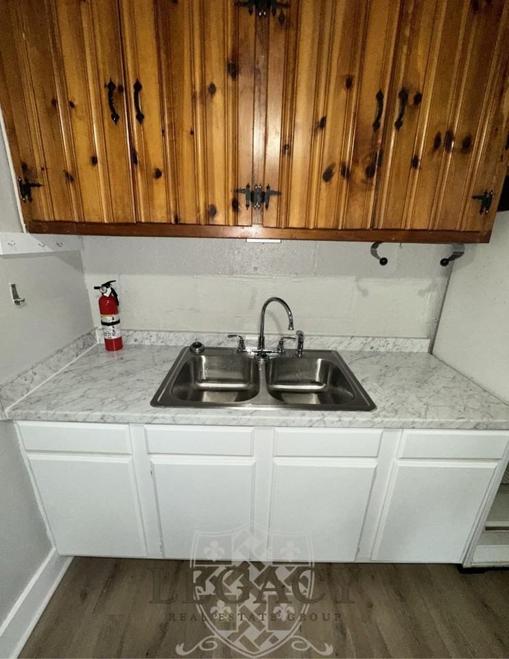 1517 Sweetbriar Ave #C - Photo 4 of 12