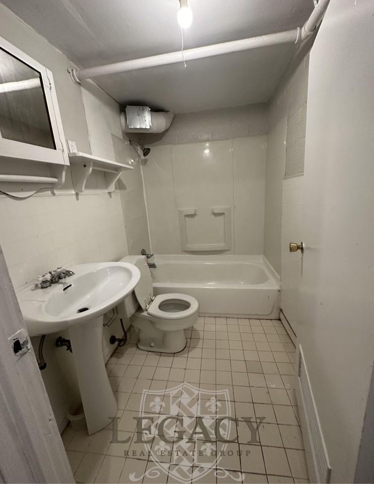 1517 Sweetbriar Ave #C - Photo 2 of 12