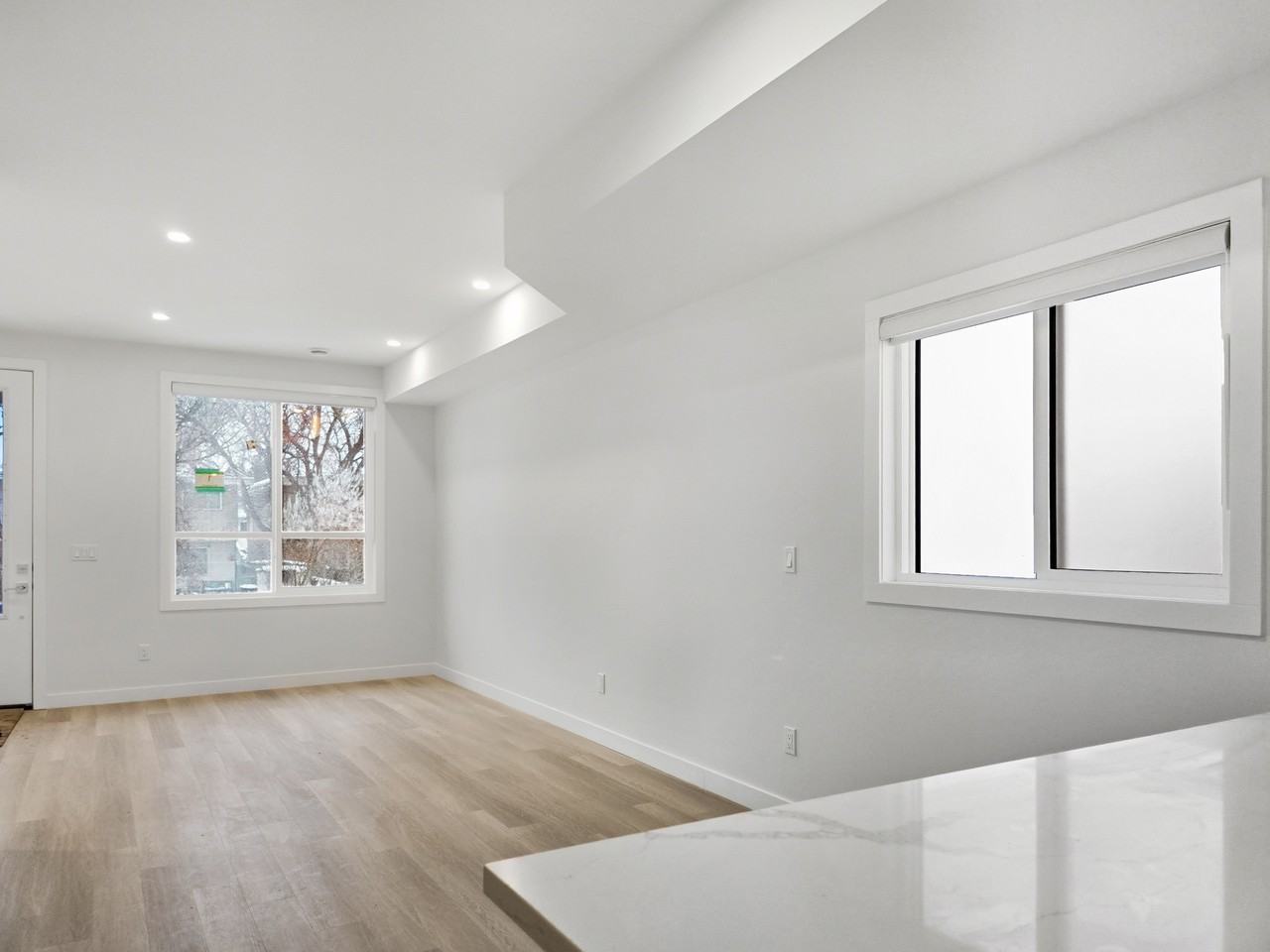 6123 33 Ave Nw - Photo 7 of 46