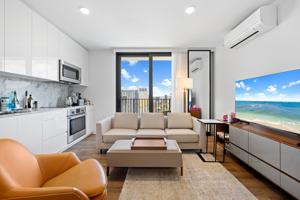 featured image of 987 Queen St #1