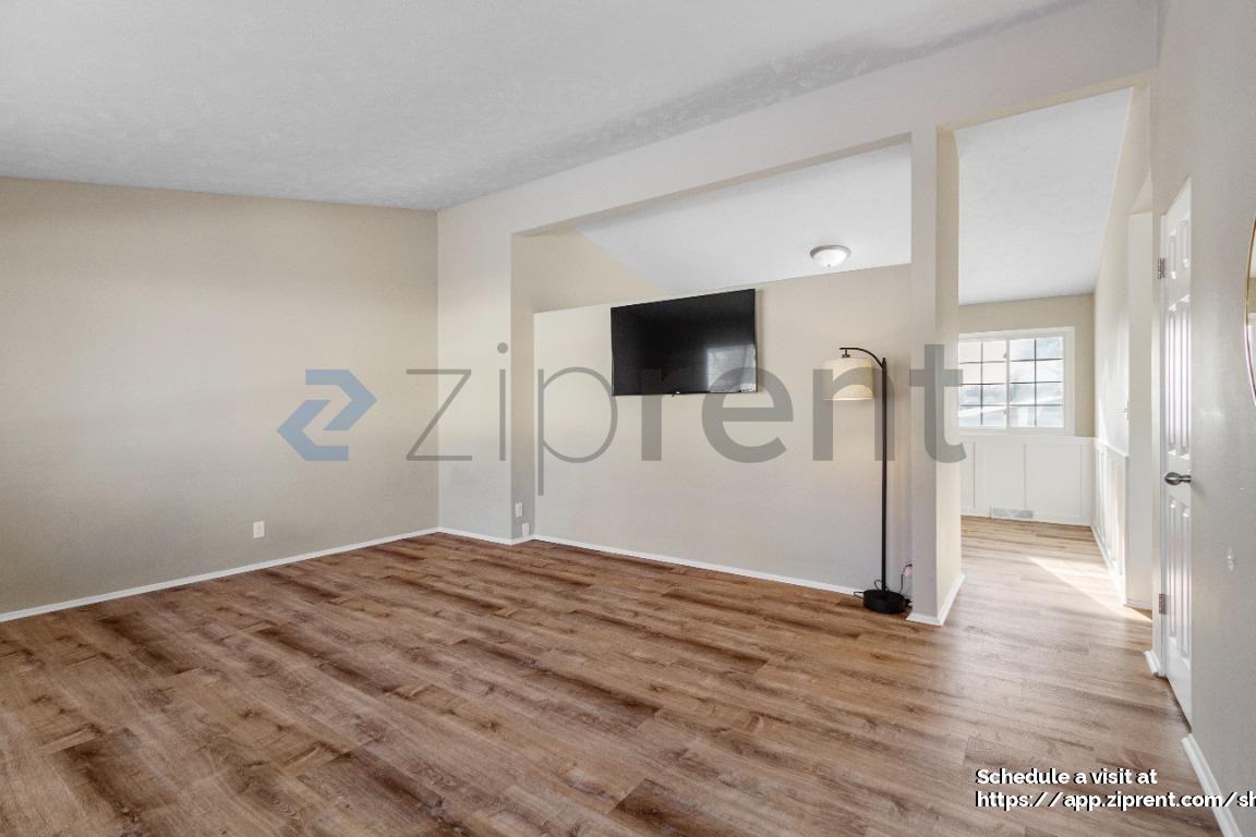 10017 Sprague St - Photo 5 of 35