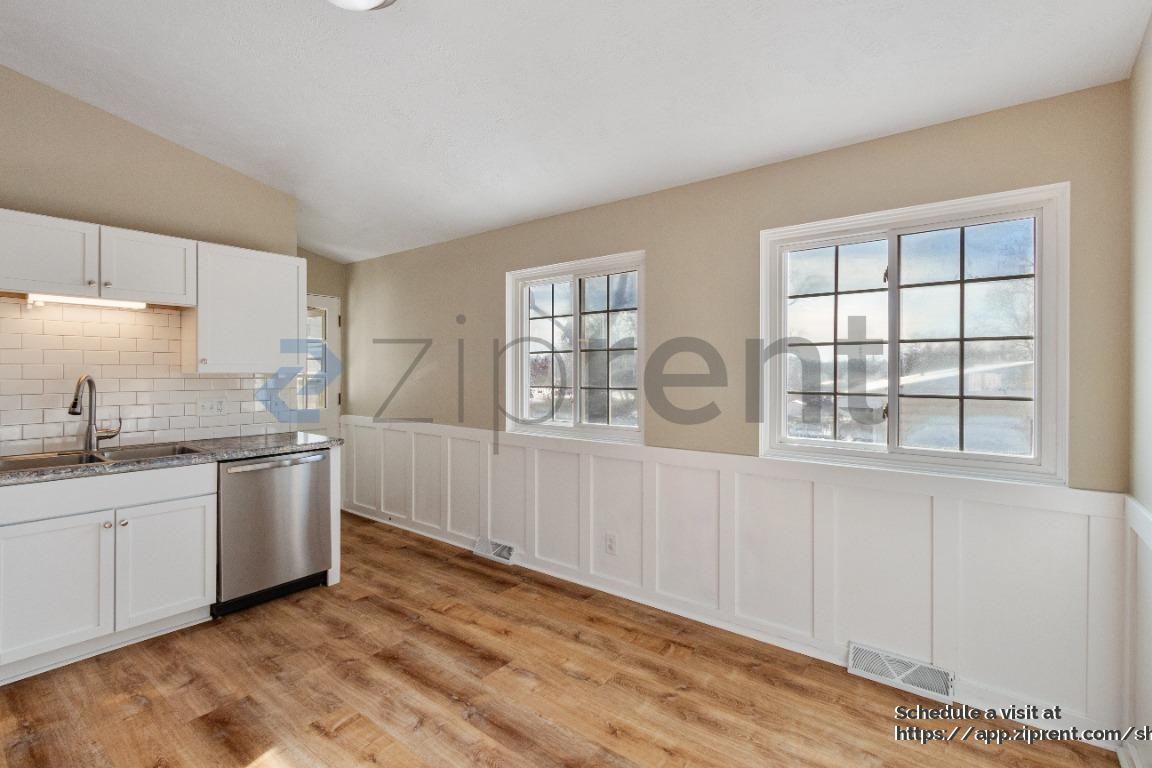 10017 Sprague St - Photo 7 of 35