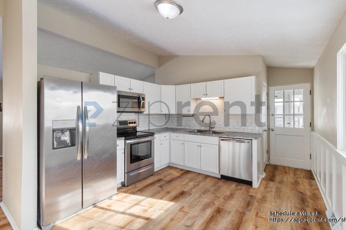 10017 Sprague St - Photo 6 of 34