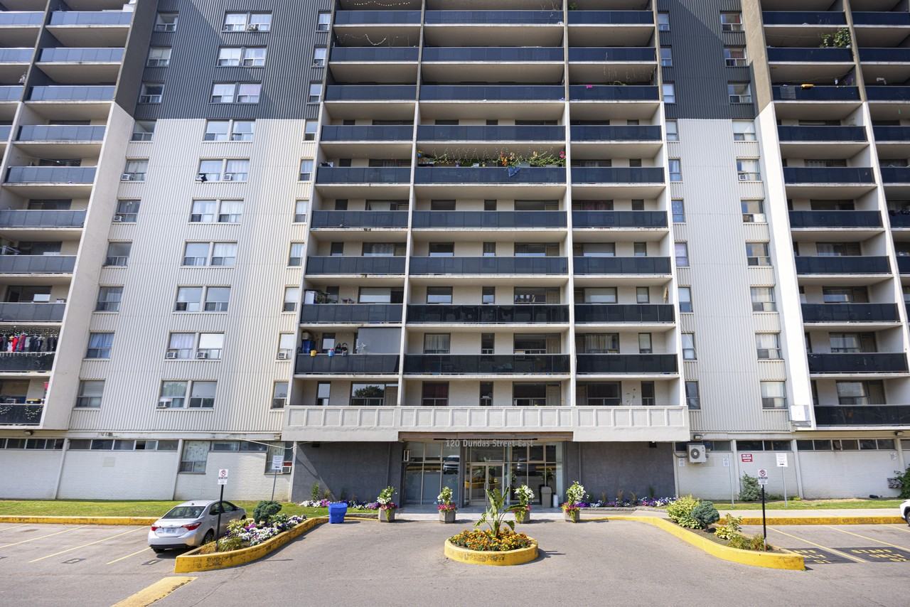 120 Dundas St E - Photo 3 of 50