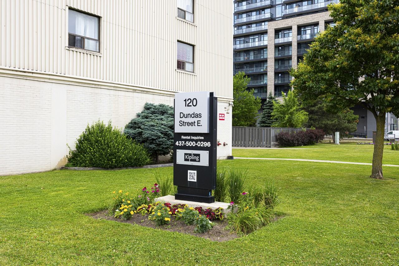 120 Dundas St E - Photo 6 of 50