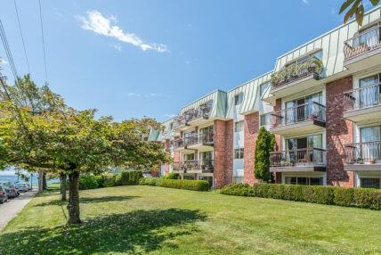 Seaport Apartments - Photo 6 of 13