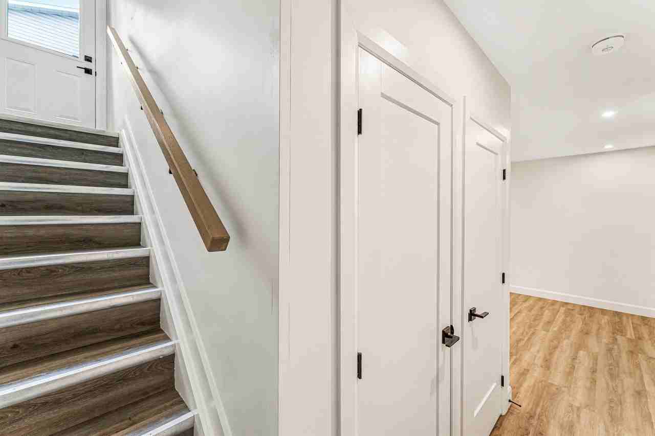 847 Woodroffe Avenue - Photo 2 of 12