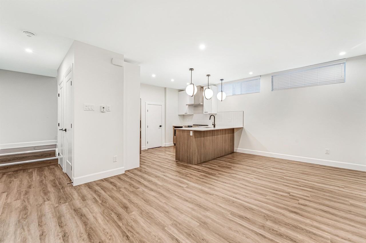 847 Woodroffe Avenue - Photo 3 of 12