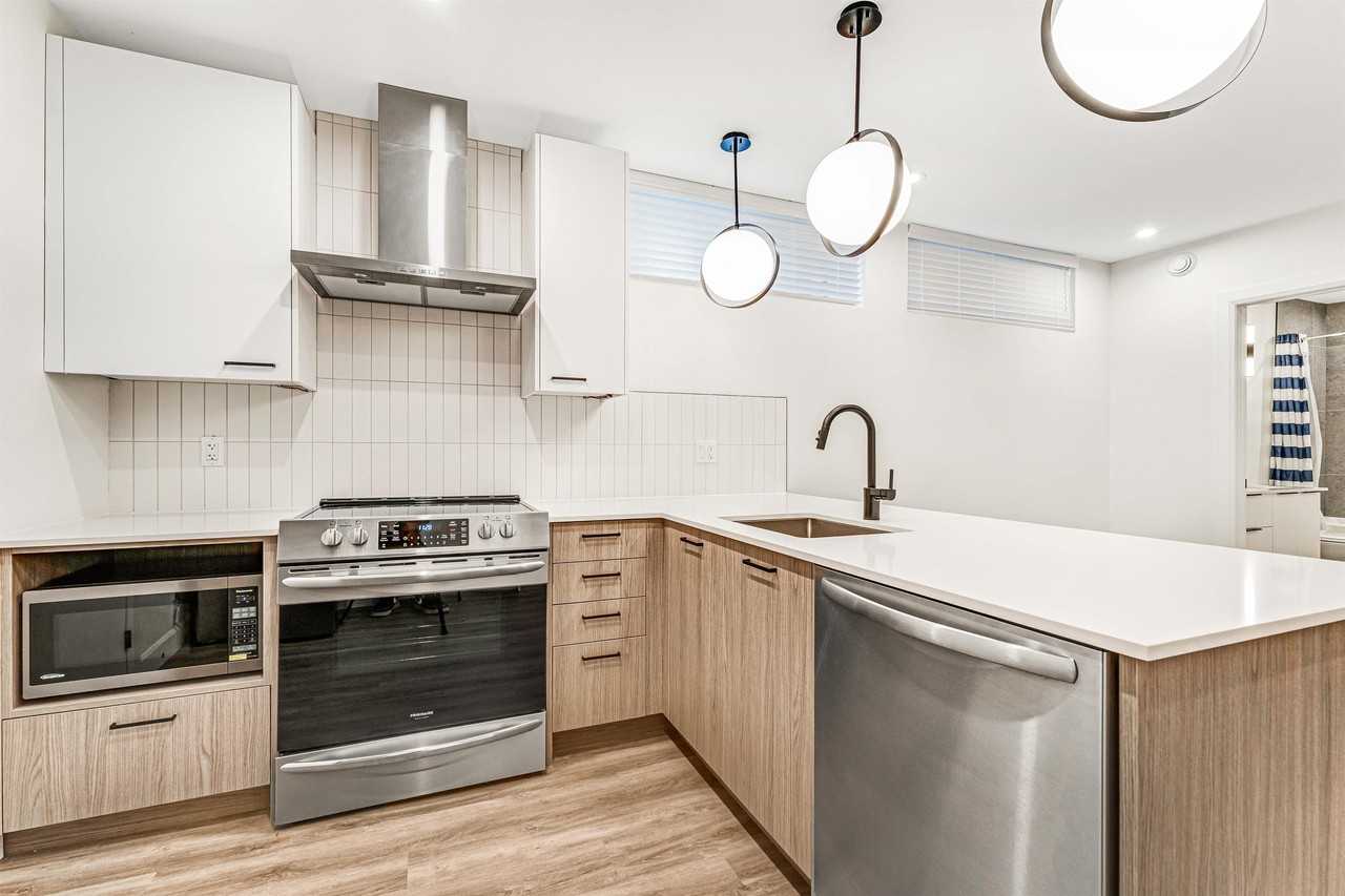 847 Woodroffe Avenue - Photo 7 of 12