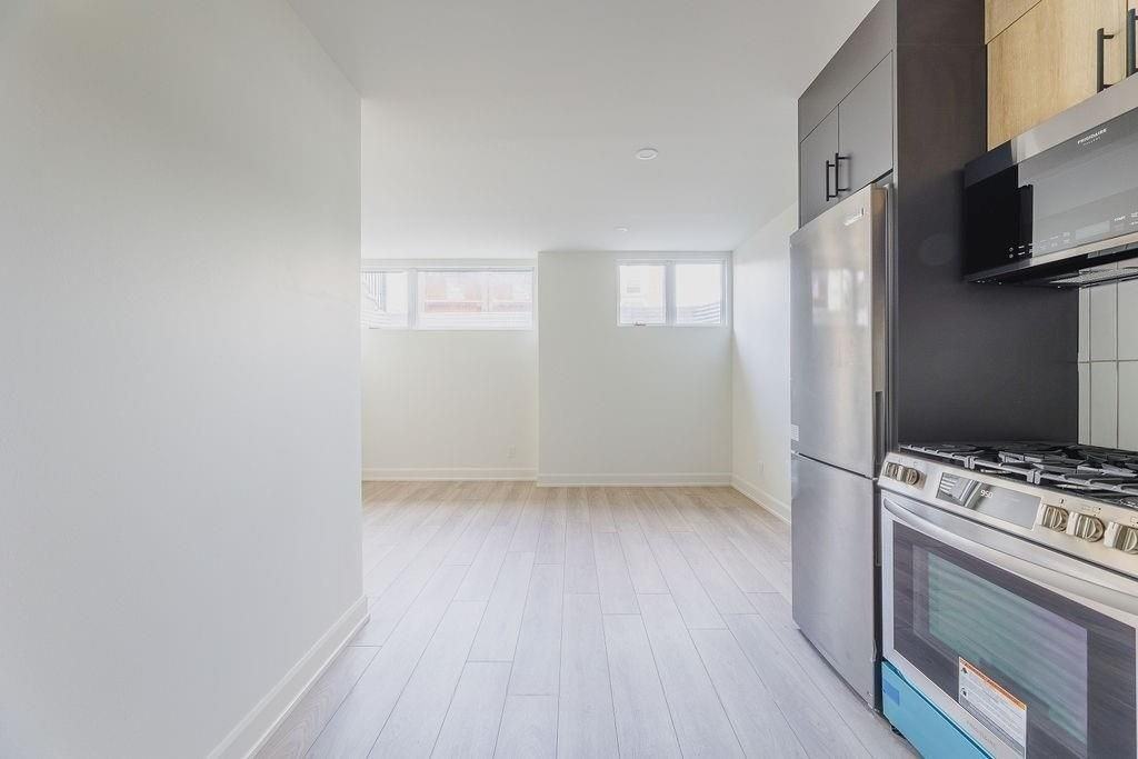 136 Carillon Street - Photo 4 of 7