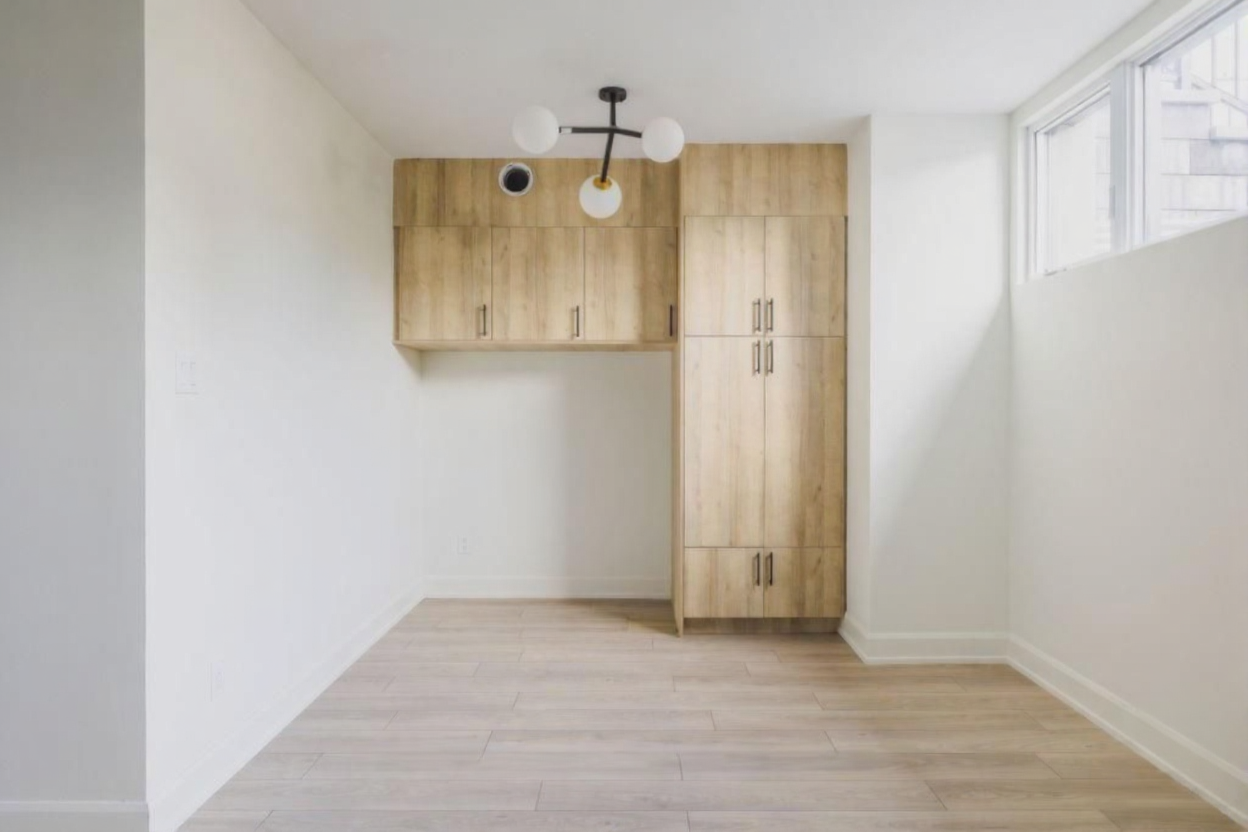 136 Carillon Street - Photo 6 of 7