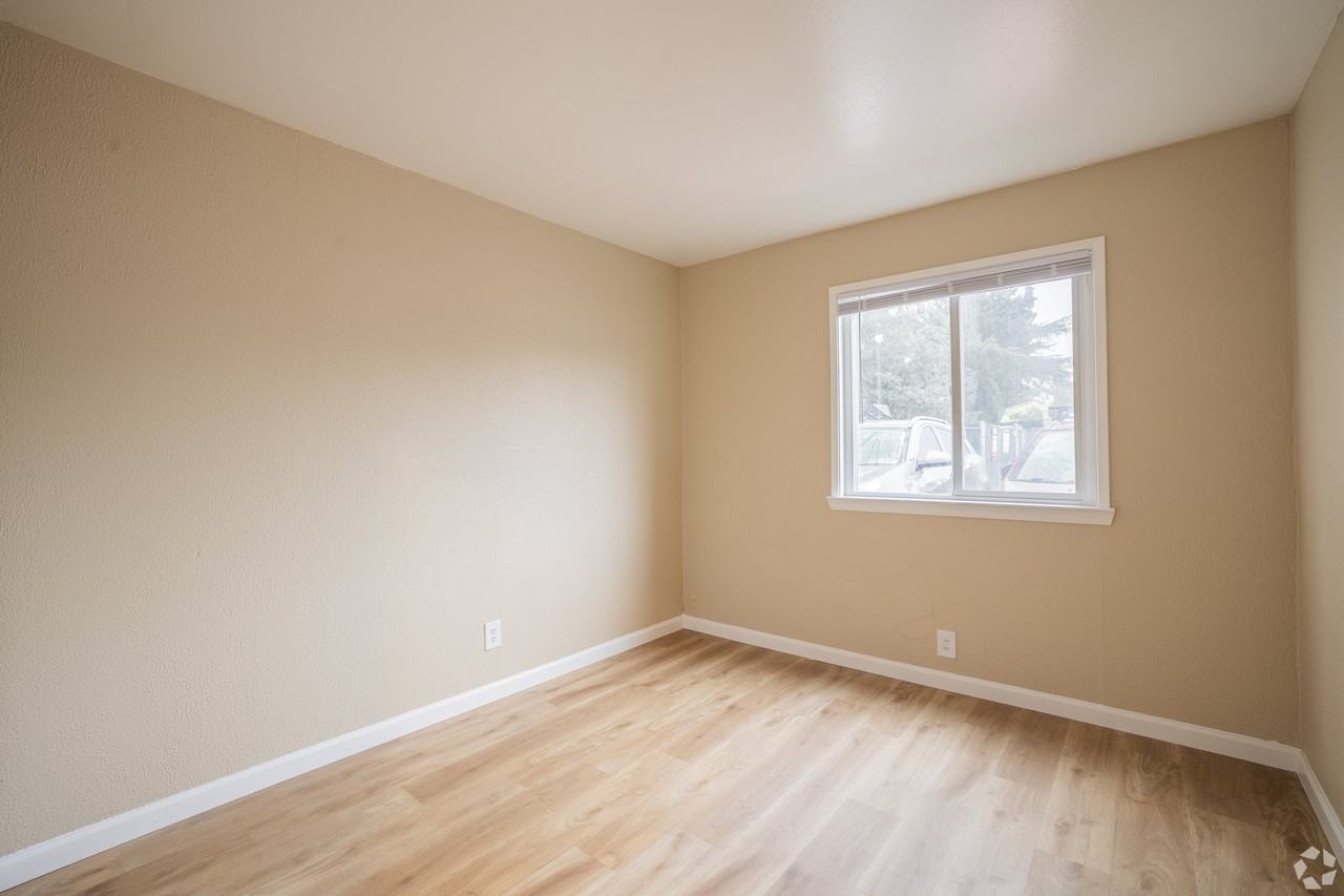 Oakridge Apartments - Photo 5 of 19