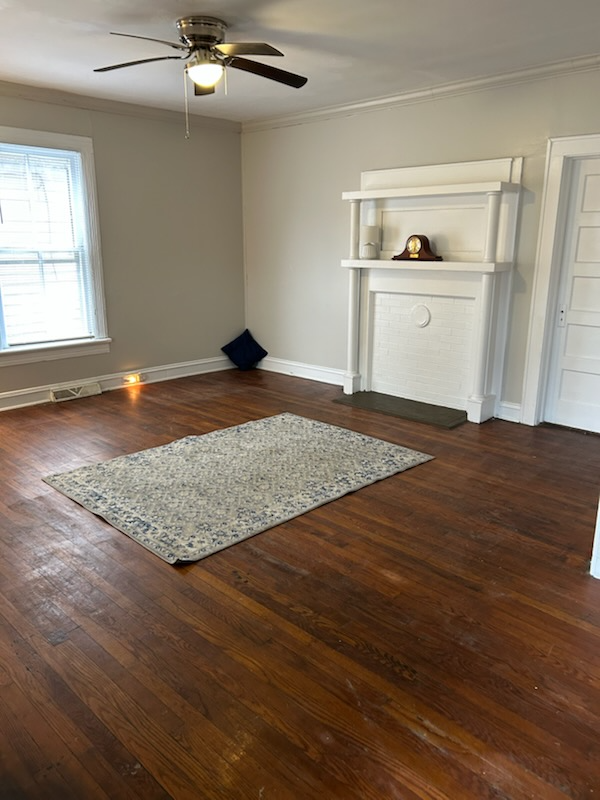 927 S Jackson St #A - Photo 3 of 25