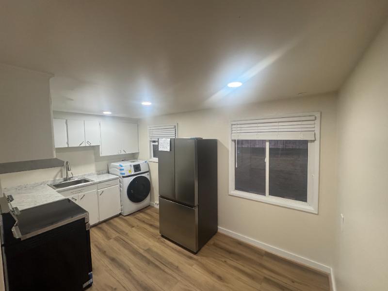 1119 S Alderwood Dr - Photo 2 of 13