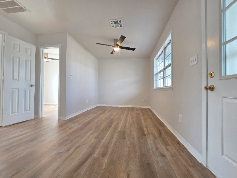 411A W 4th St - Photo 4 of 12