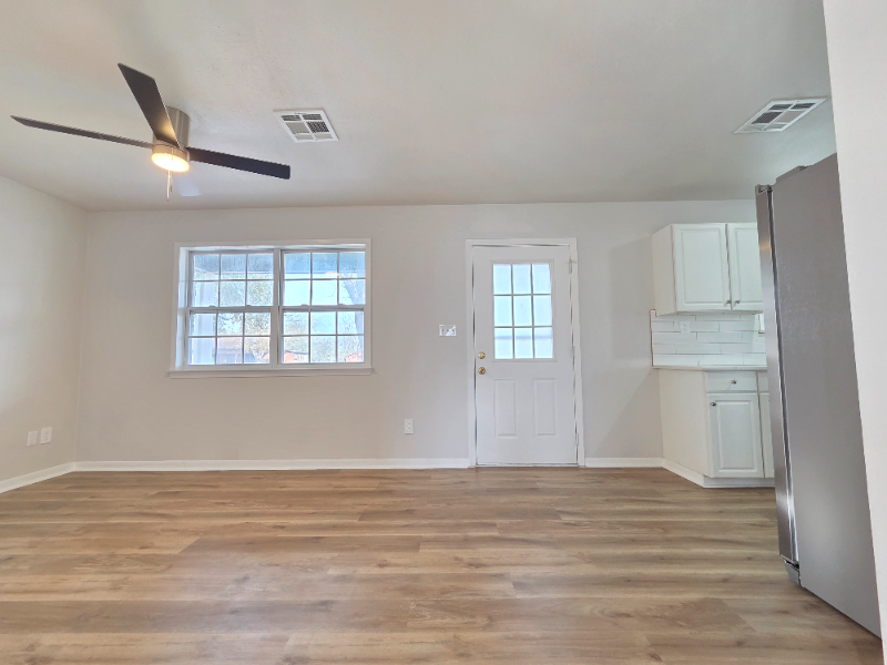 411A W 4th St - Photo 6 of 12