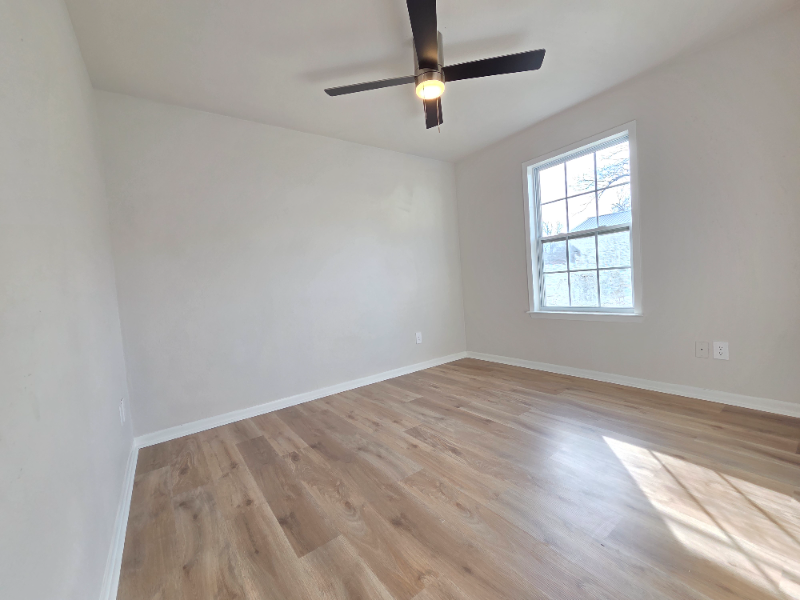 411A W 4th St - Photo 7 of 12