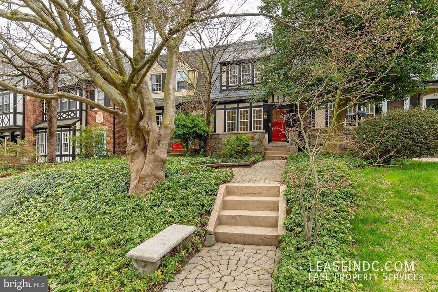 4434 Reservoir Rd Nw - Photo 2 of 31