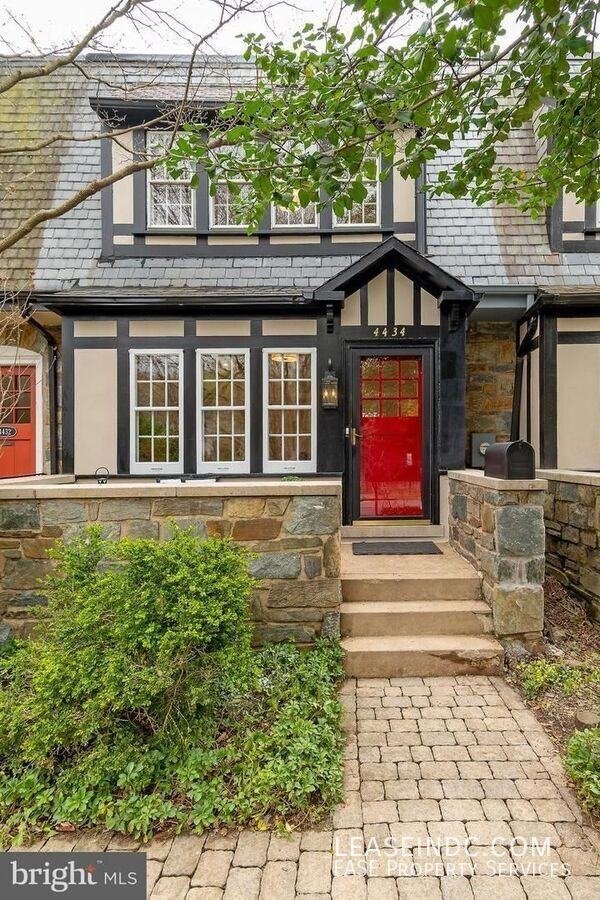 4434 Reservoir Rd Nw - Photo 3 of 31