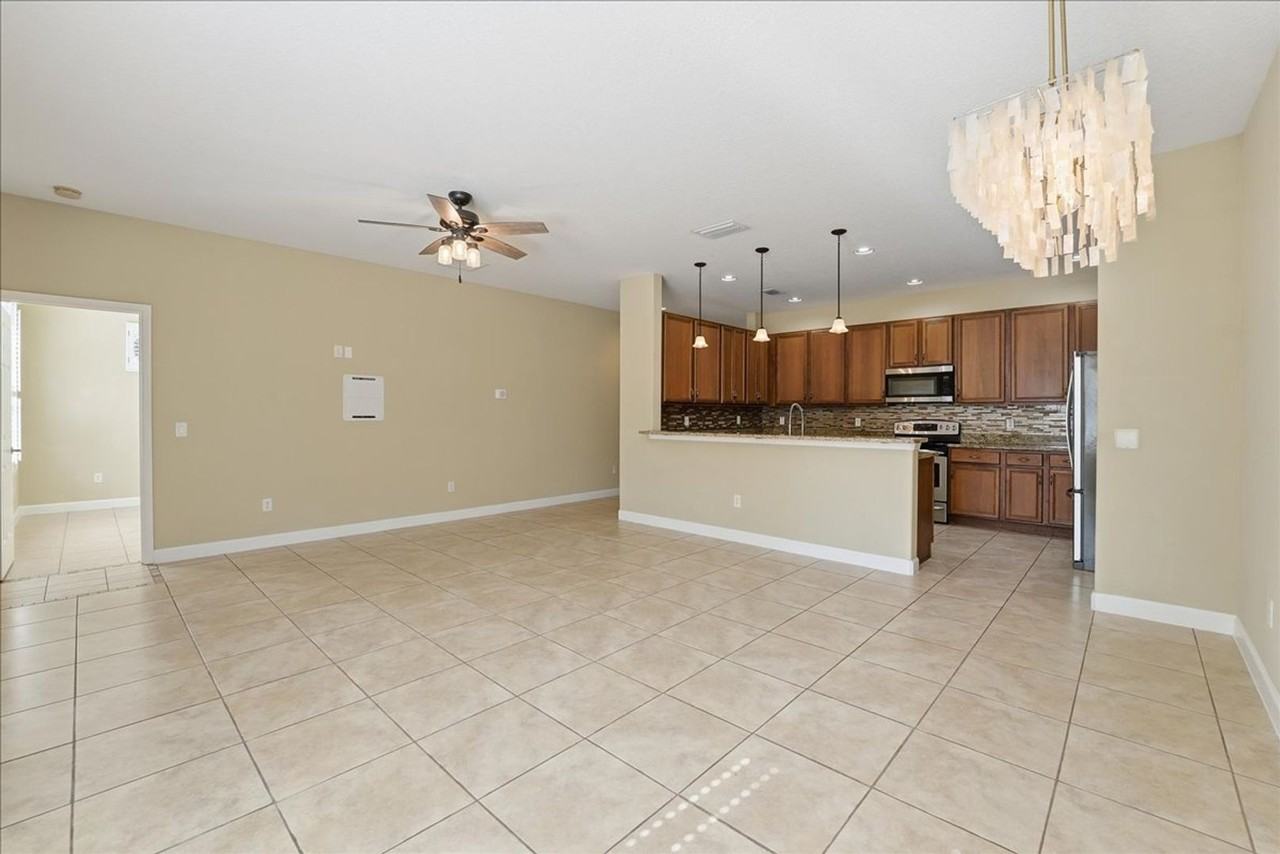 950 E Broadway St - Photo 3 of 16