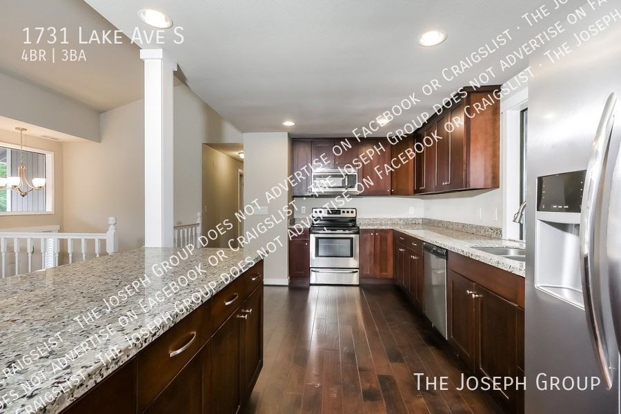 1731 Lake Ave S - Photo 3 of 18