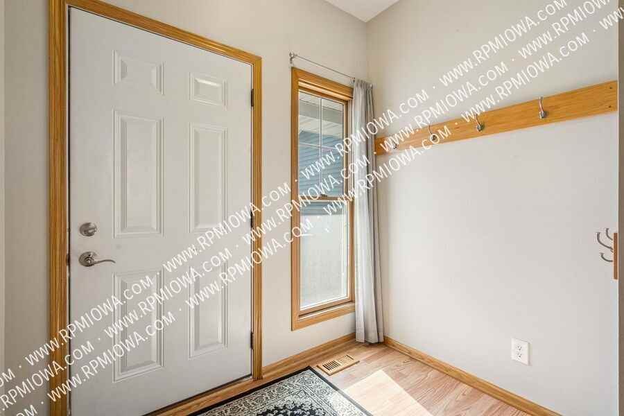 513 E 4th St - Photo 2 of 21