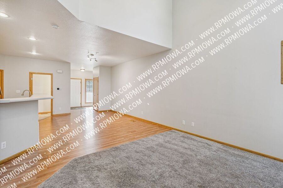 513 E 4th St - Photo 3 of 21