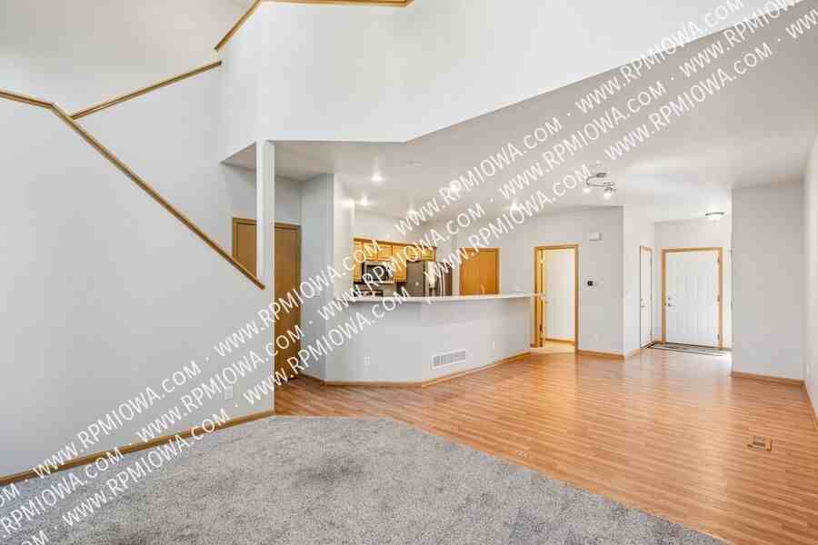 513 E 4th St - Photo 4 of 21