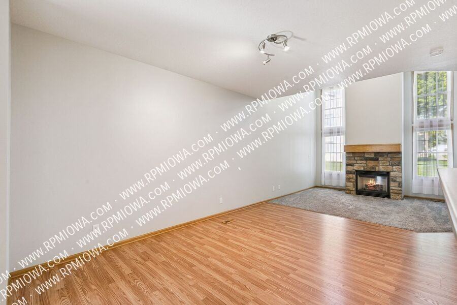 513 E 4th St - Photo 5 of 21