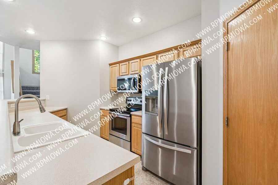 513 E 4th St - Photo 6 of 21