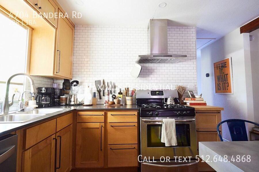 4704 Bandera Rd - Photo 7 of 19