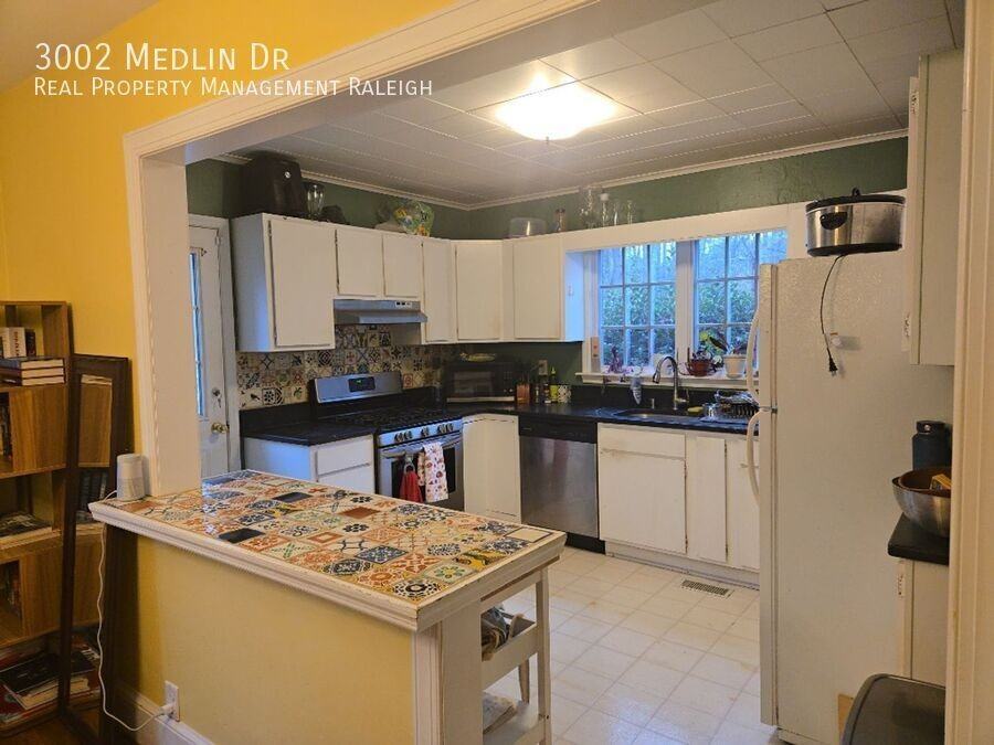 3002 Medlin Dr - Photo 7 of 12