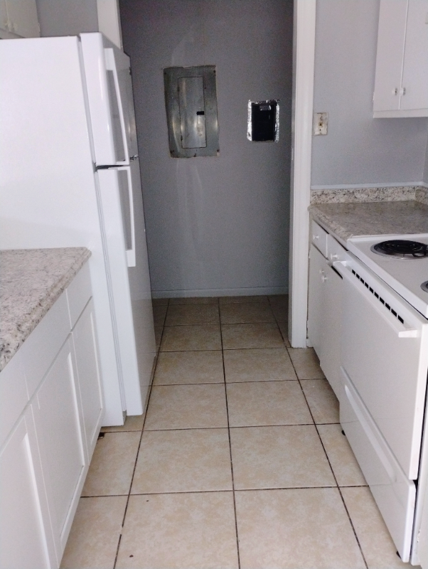 1652 Cedar Lake Dr #D - Photo 4 of 10