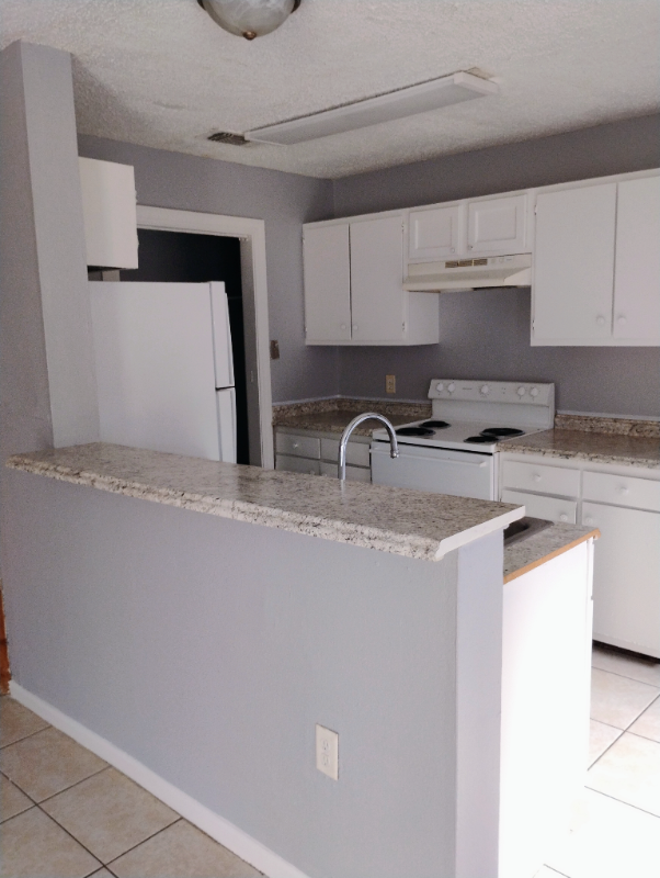 1652 Cedar Lake Dr #D - Photo 5 of 10