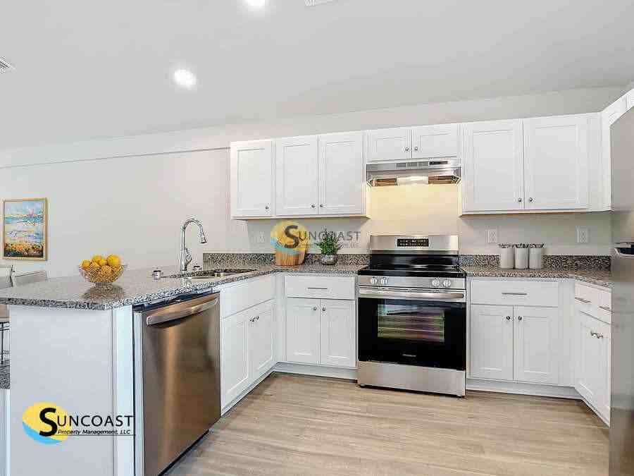 16262 Tanglewood Ave - Photo 6 of 17