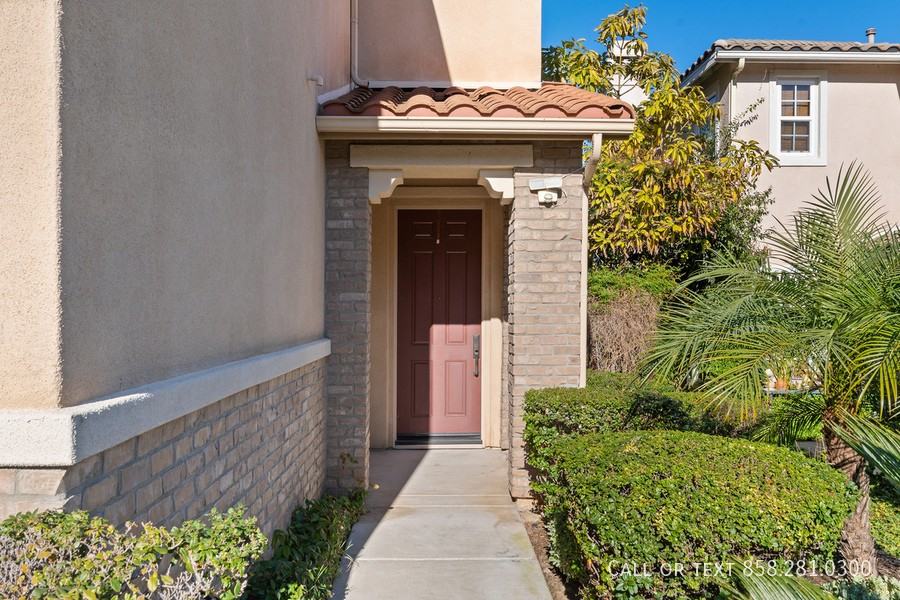 1177 Parkview Dr - Photo 3 of 35