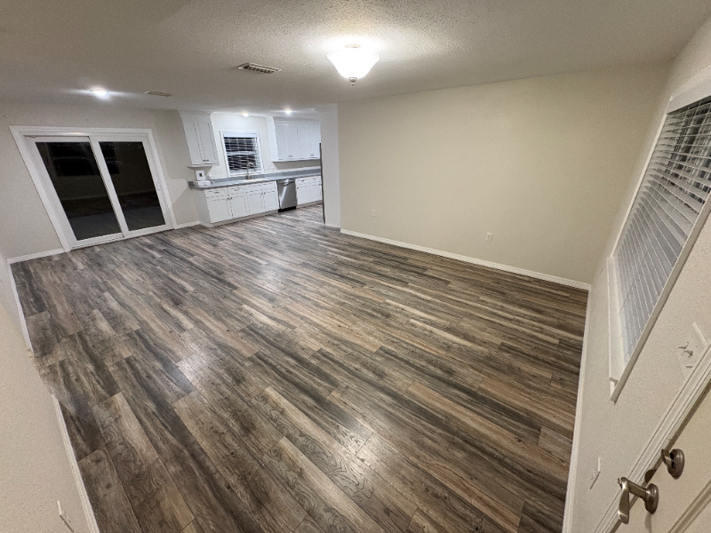 680 N Court St - Photo 5 of 28