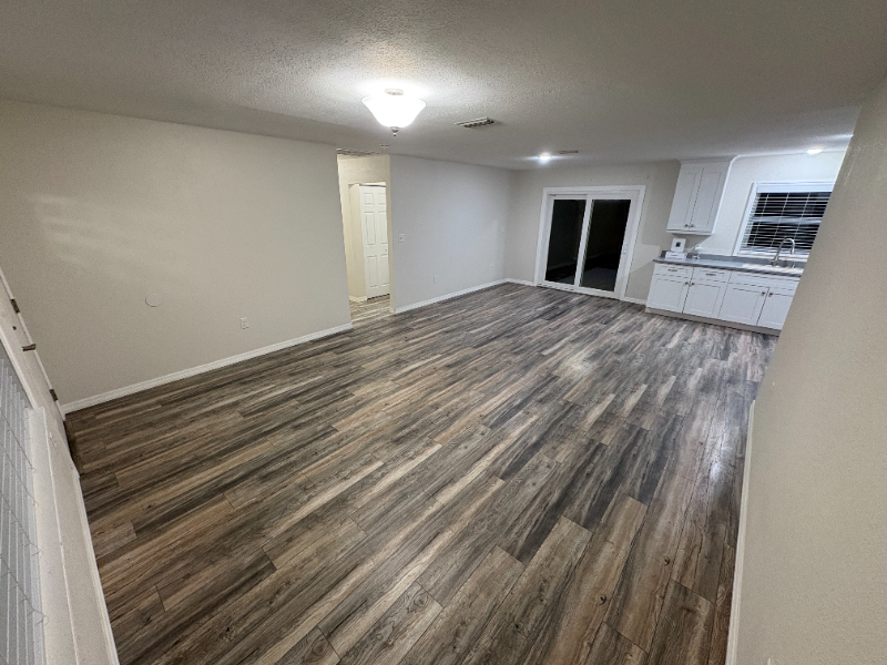 680 N Court St - Photo 6 of 28