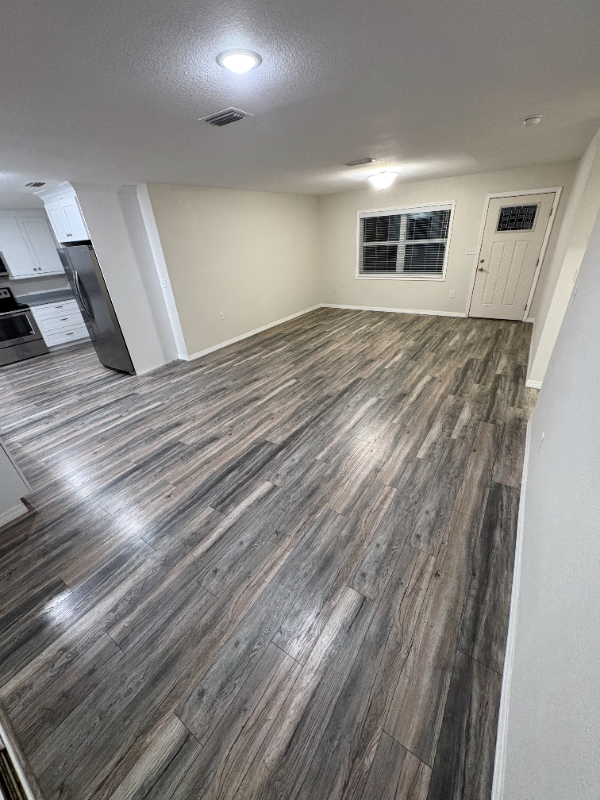 680 N Court St - Photo 7 of 28