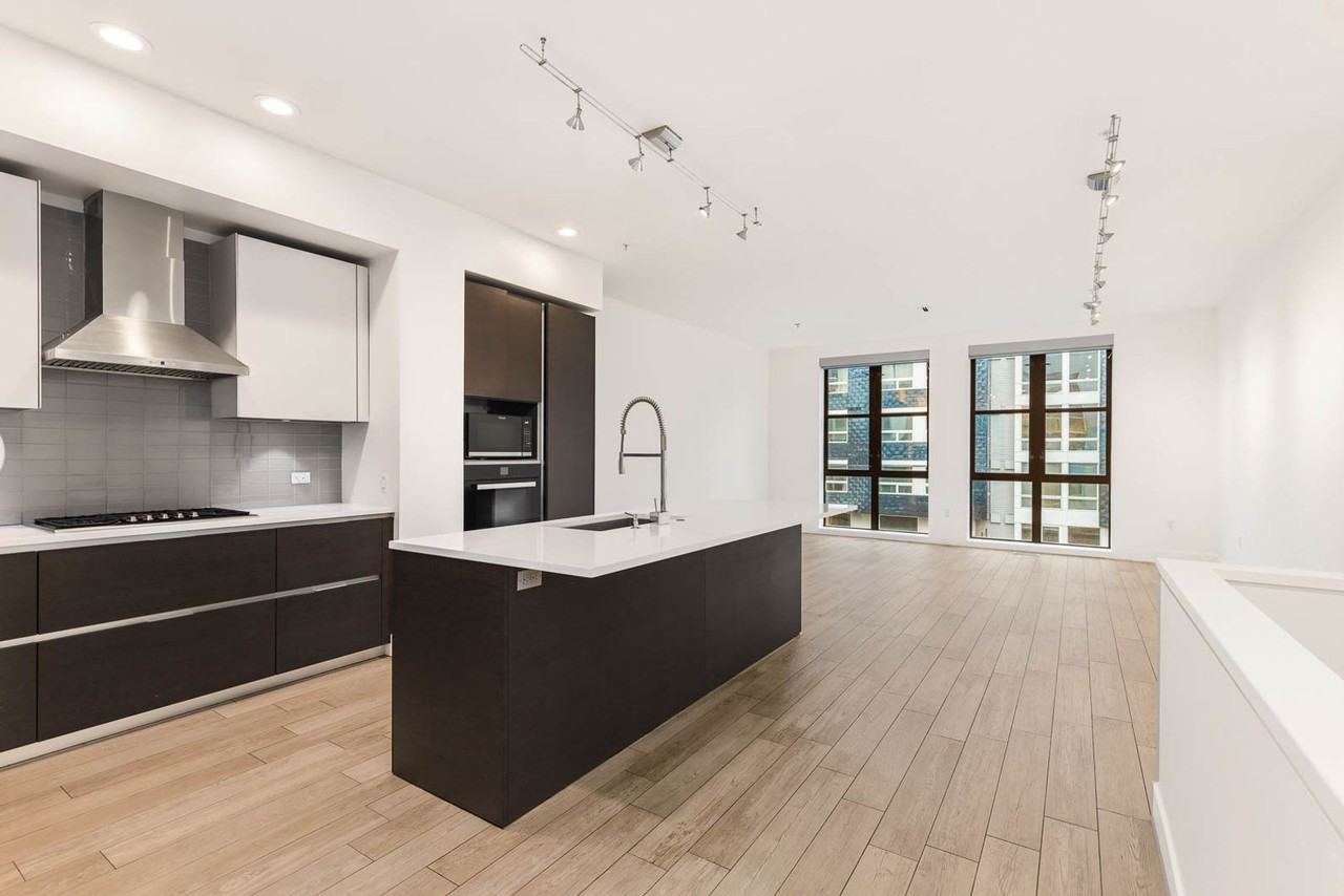 615 E Pike St #302 - Photo 3 of 16