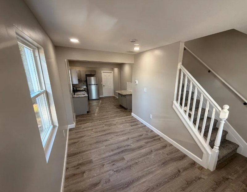 404 Sharp St N - Photo 2 of 9