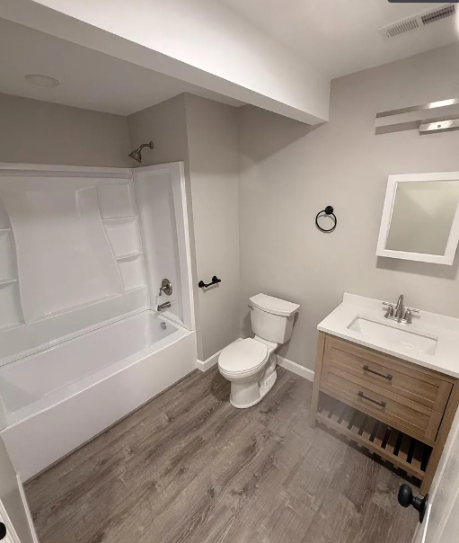 404 Sharp St N - Photo 4 of 9