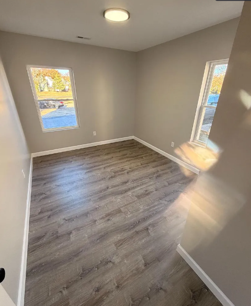 404 Sharp St N - Photo 5 of 9